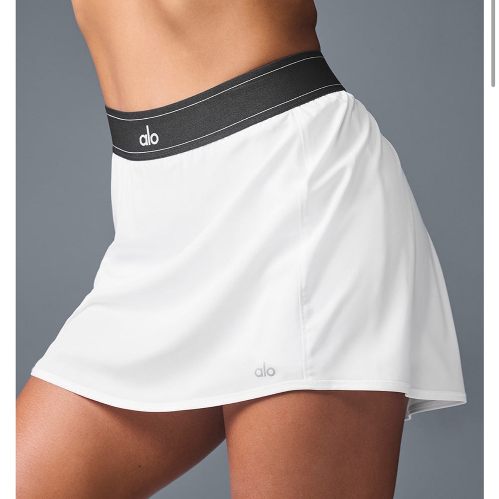 Size M White Alo Yoga Match point tennis skirt